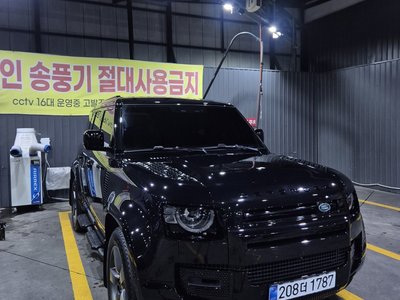 LAND ROVER DEFENDER - 1