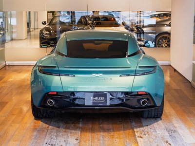 ASTON MARTIN DB12 - 5