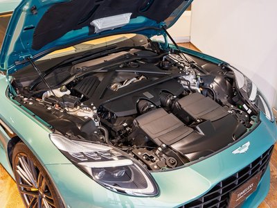 ASTON MARTIN DB12 - 10