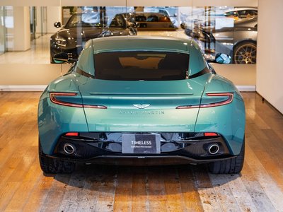 ASTON MARTIN DB12 - 6