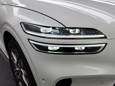 صورة 9 لـ 2023 Genesis GV70