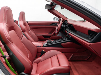 2023 Porsche 911 — миниатюра 17