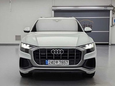 AUDI Q8 - 4