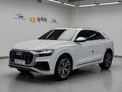AUDI Q8 - 1