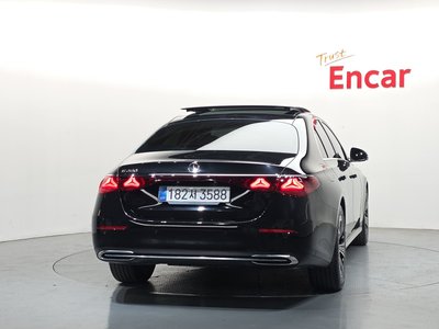 MERCEDES-BENZ E-CLASS - 4