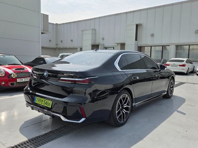BMW I7 - 4