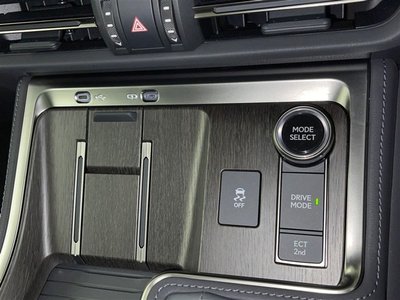 2025 Lexus GX — миниатюра 11