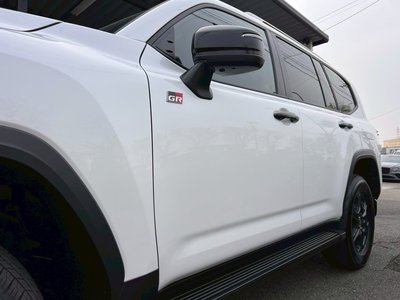 TOYOTA LAND CRUISER 300 - 8