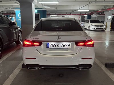 MERCEDES-BENZ E-CLASS - 8