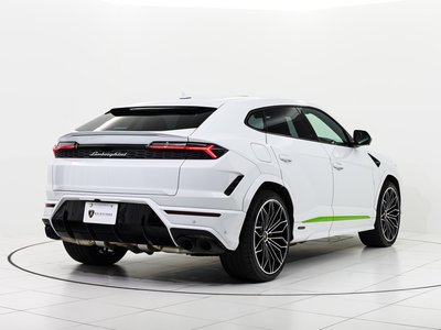 LAMBORGHINI URUS - 8