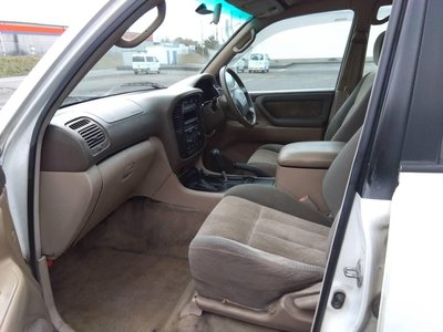 TOYOTA LAND CRUISER 100 - 3