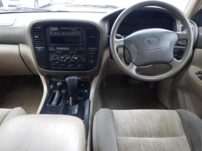 TOYOTA LAND CRUISER 100 - 6