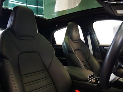 2023 Porsche CAYENNE photo 7