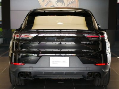 2023 Porsche CAYENNE photo 3