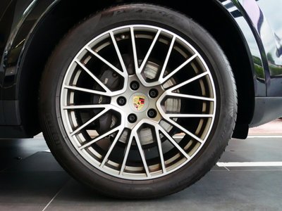 2023 Porsche CAYENNE photo 5