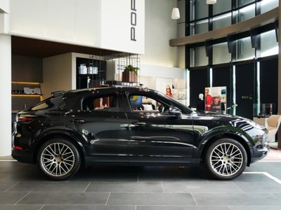 2023 Porsche CAYENNE photo 4
