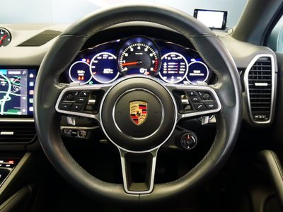 2023 Porsche CAYENNE photo 8