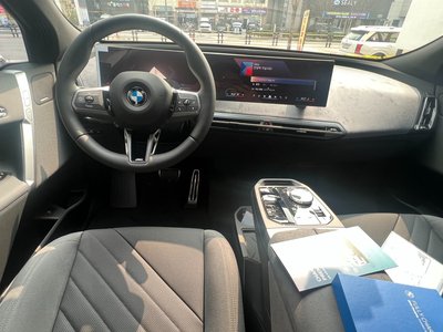 BMW IX - 4