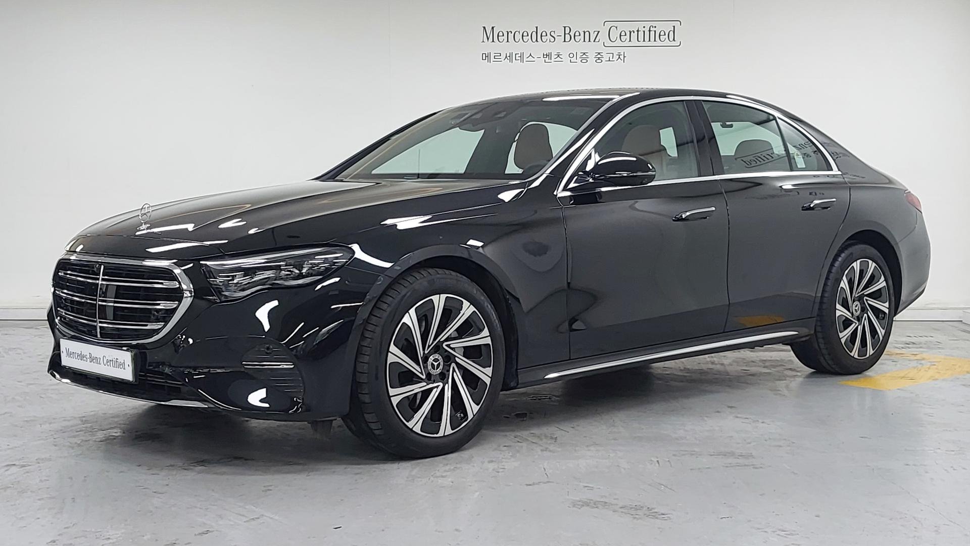 MERCEDES-BENZ E-CLASS - View 1