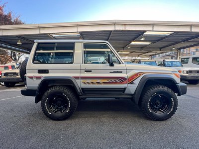 TOYOTA LAND CRUISER 70 - 8