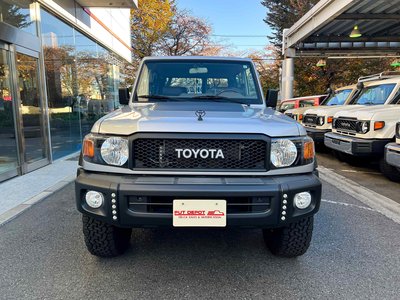 TOYOTA LAND CRUISER 70 - 2
