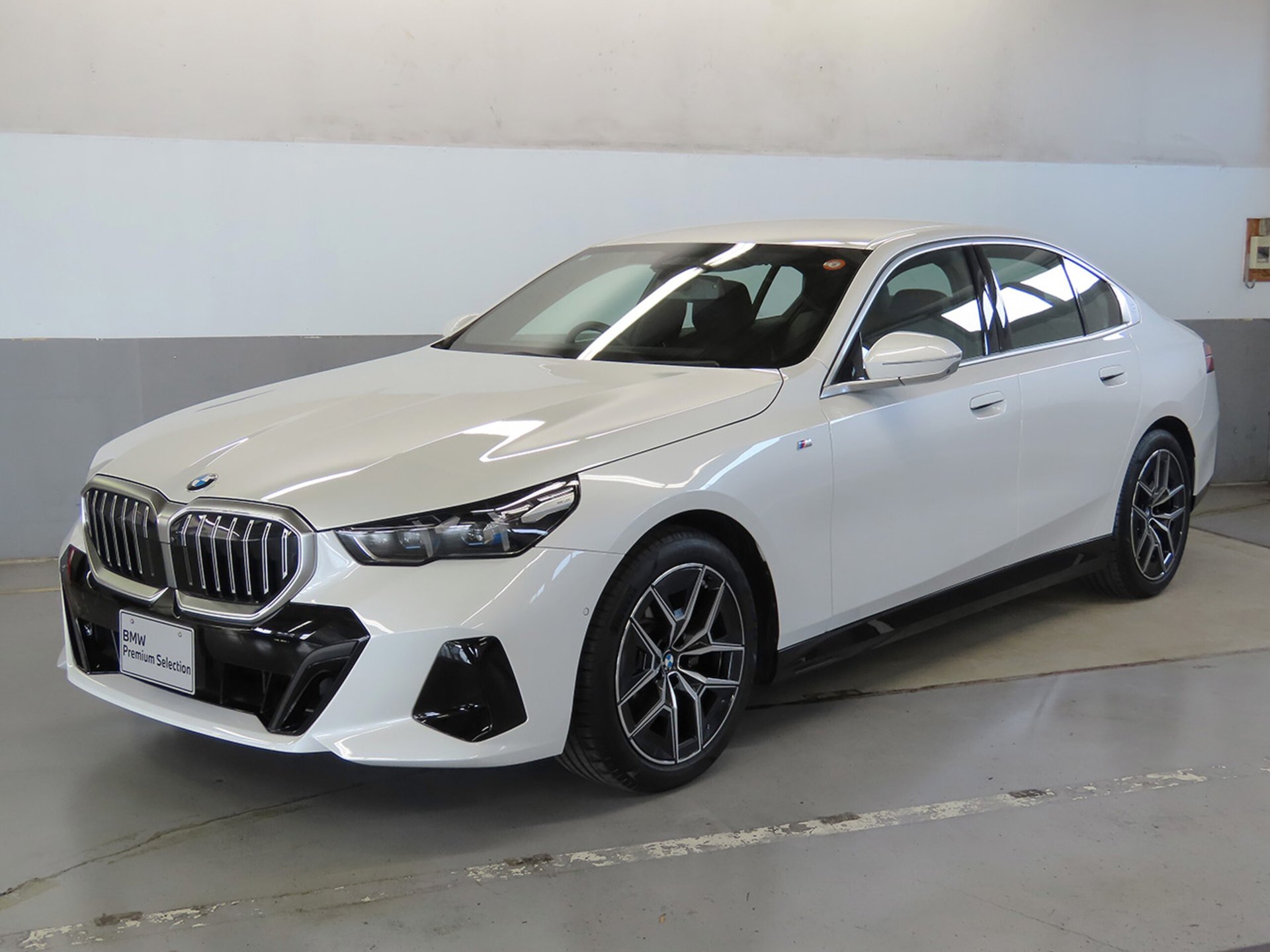 BMW 5 SERIES - View 1