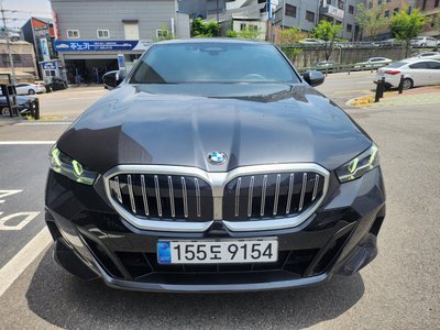 BMW 5 SERIES - 1
