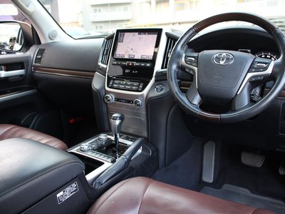 TOYOTA LAND CRUISER - 3