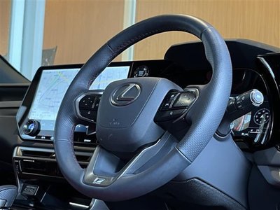 صورة 6 لـ 2025 Lexus RX