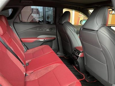 صورة 10 لـ 2025 Lexus RX
