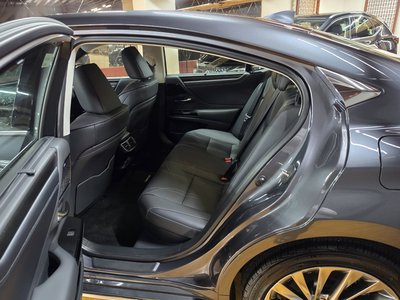 صورة مصغرة 13 لـ 2025 Lexus ES