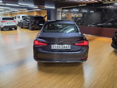 2025 LEXUS ES 照片 3