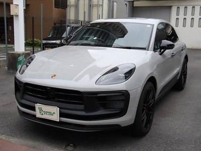 PORSCHE MACAN - 1