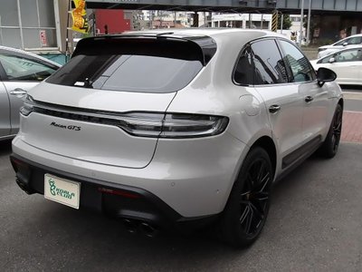 PORSCHE MACAN - 4