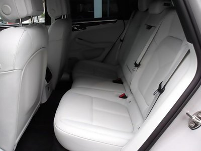 PORSCHE MACAN - 10
