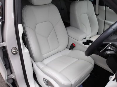 PORSCHE MACAN - 8