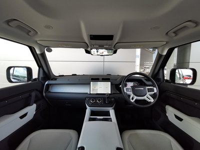 صورة 9 لـ 2025 LAND Rover DEFENDER