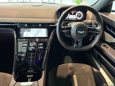 2025 Aston Martin DB12 照片 12