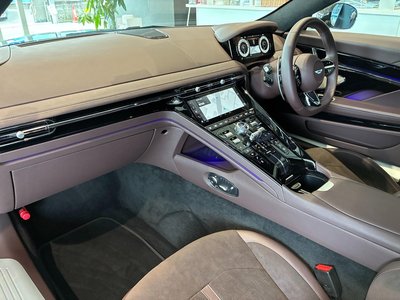 2025 Aston Martin DB12 照片 13