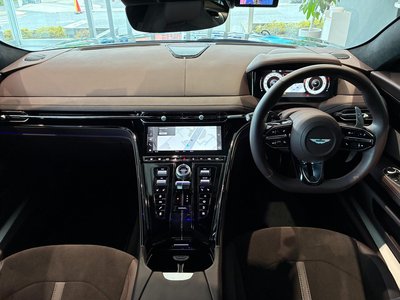 2025 Aston Martin DB12 照片 3