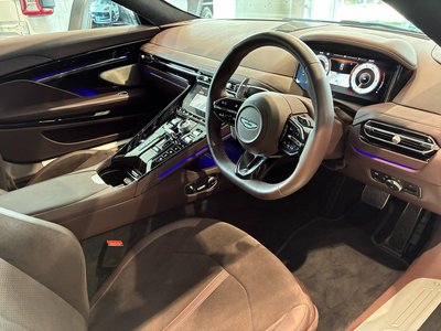 2025 Aston Martin DB12 照片 14