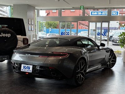 2025 Aston Martin DB12 照片 2