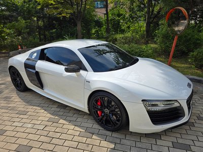 AUDI R8 - 1