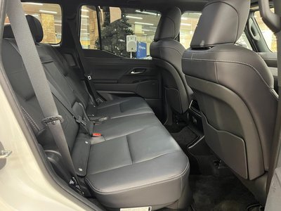 2025 Lexus GX — миниатюра 36