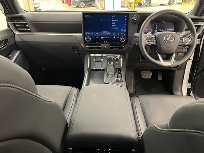 صورة 9 لـ 2025 Lexus GX