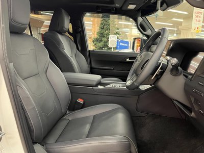 2025 Lexus GX — миниатюра 30