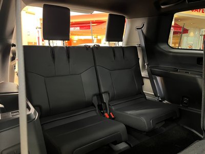 2025 Lexus GX — миниатюра 38