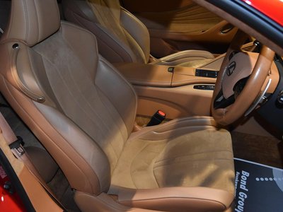 2017 Lexus LC — миниатюра 25