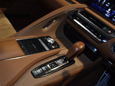 2017 Lexus LC — миниатюра 18