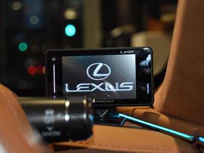 2017 Lexus LC — миниатюра 21